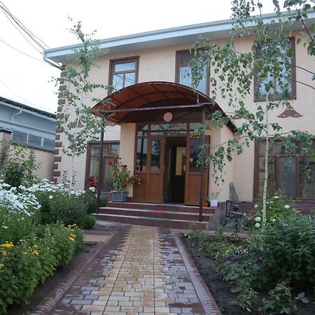 Medi Guest House Osh Ngoại thất bức ảnh